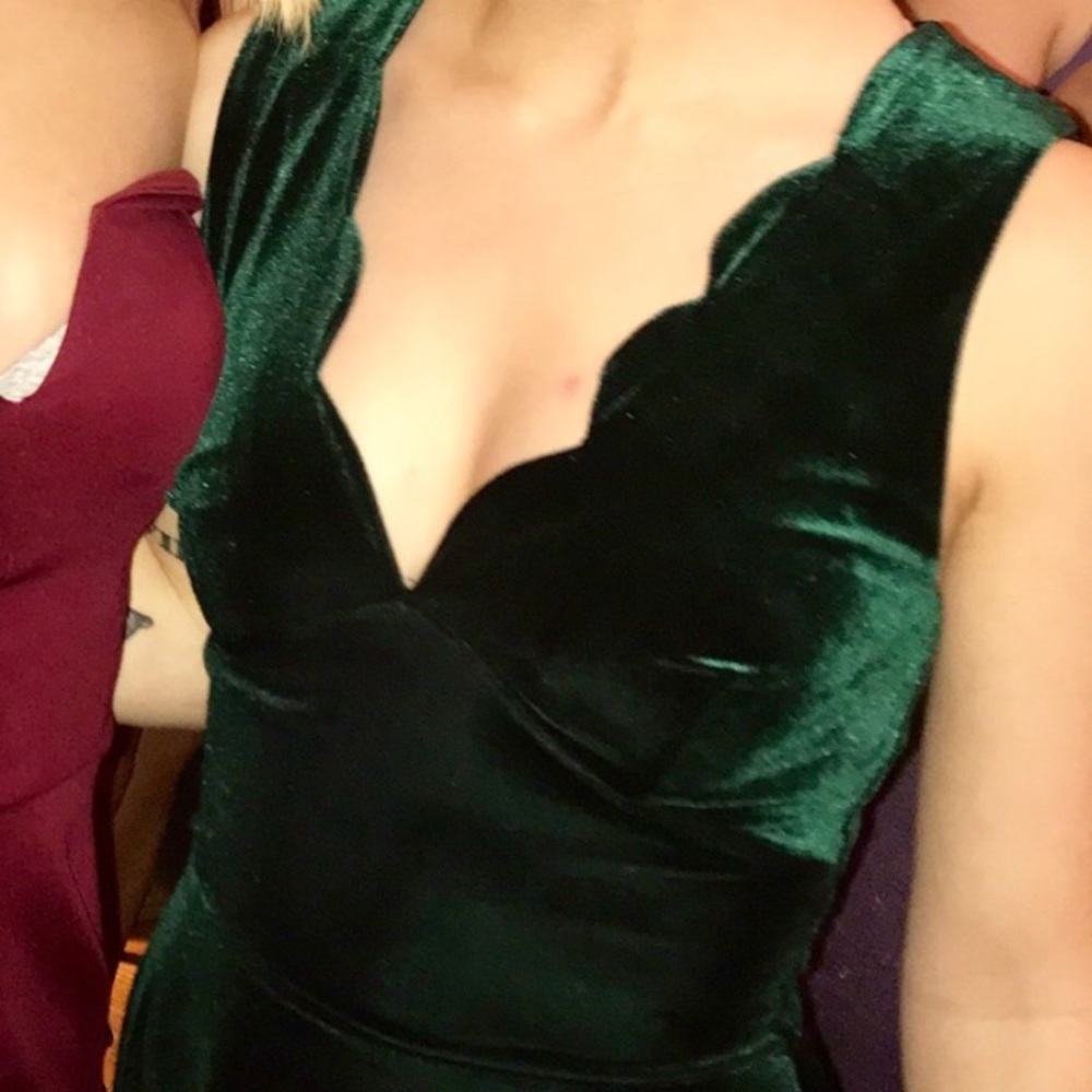 Love Ady velvet scallop cut dress!!!!